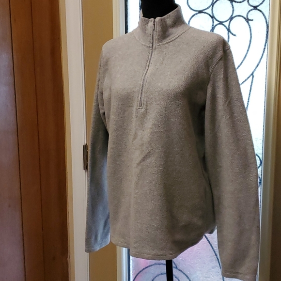 Gray fleece pullover 🛍3 For $15🛍 - Picture 2 of 7